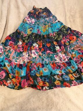 RARE: Gorgeous Pier One import skirt size large